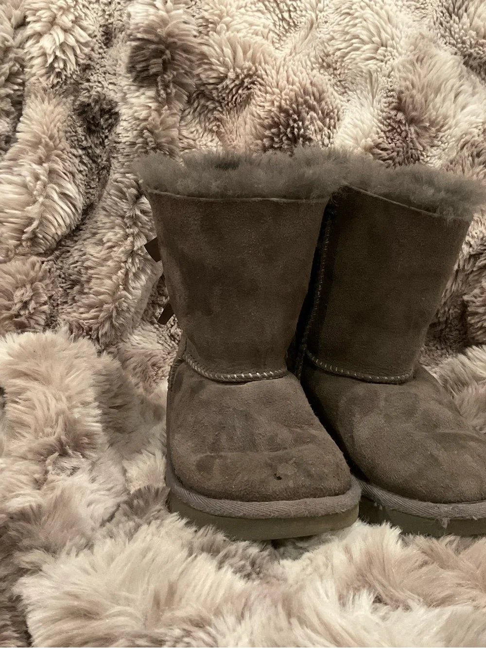 UGG Kid’s Gray Bailey Bow Short Suede Boots